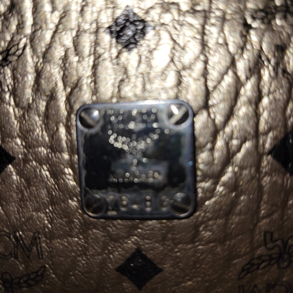 MCM Gold Heart Coin Pouch pouch - Picture 8 of 8